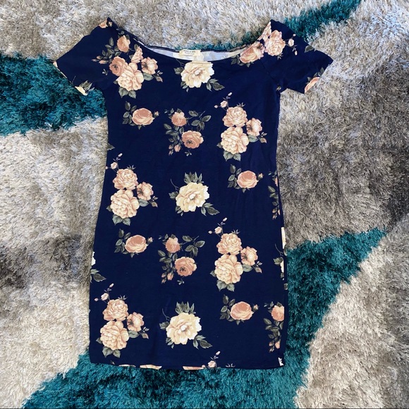 Heart & Hips Dresses & Skirts - Heart and Hips | Navy floral mini dress short sleeves | large